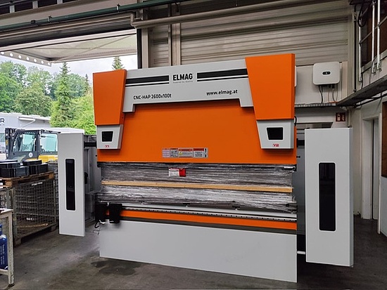 [Translate to English:] neue Biegemaschine für die Produktion unserer Fördertechnik
