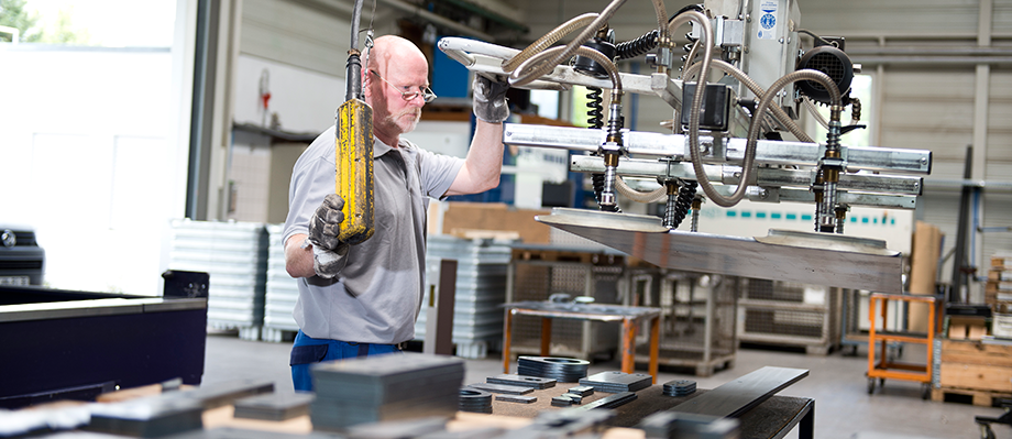 Moderne Technik für eine hochwertige Fertigung: BINDER Fördertechnik.